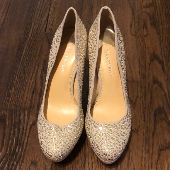 Gianni Bini beige heels - Picture 1 of 4